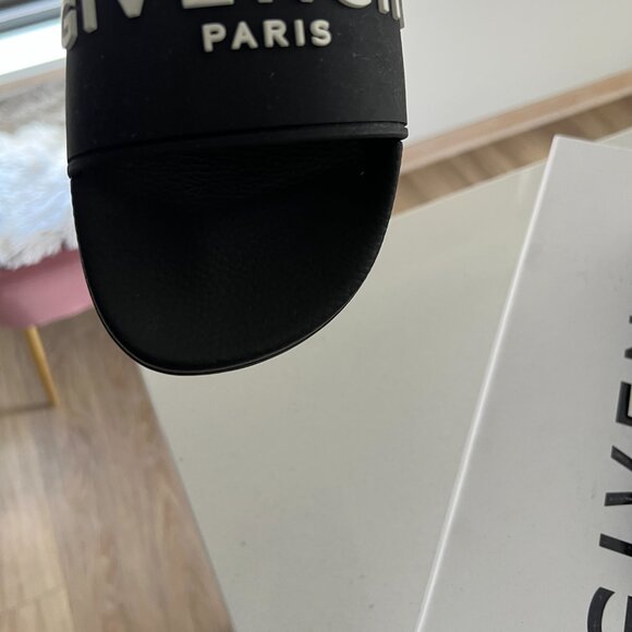 Givenchy Logo Rubber Sandal Slide - Picture 6 of 6